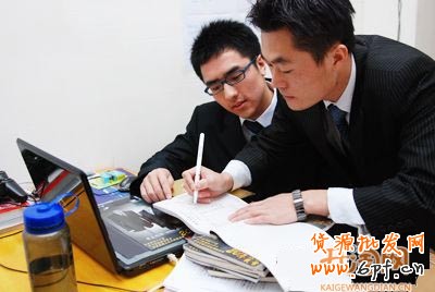大學生開西服網(wǎng)店